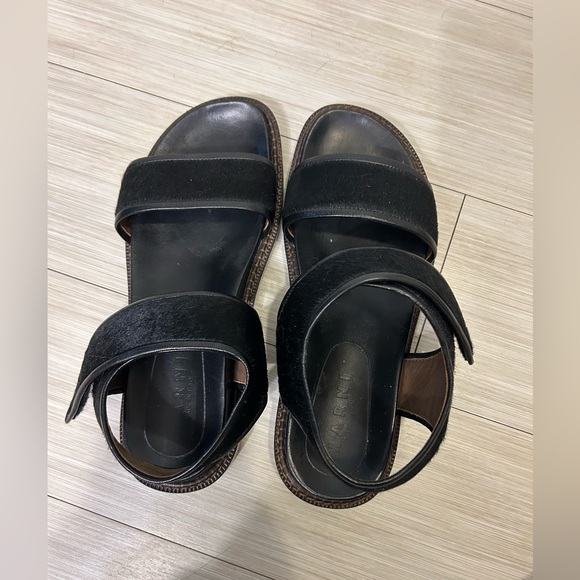 Marni Fussbett Sandals with Calf Fur in Black - Picture 4 of 11